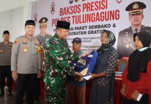 Bersama Forkopimcam Dan Paguyuban Pencak Silat Besuki, Polres Tulungagung Gelar Bakti Sosial Serta Bakti Kesehatan