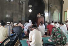 Wakapolsek Pakel, Sampaikan Pesan Kamtibmas Saat Menjadi Khatib Shalat Jum'at