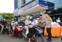 Kapolres Tulungagung, Gandeng Bank BRI Bagikan Takjil Bersama