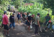 Tak Kunjung Direspon Pemkab Dan Dinas Terkait, Warga Pucanglaban Swadaya Perbaiki Jalan Rusak