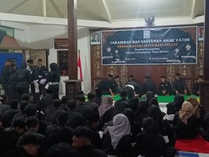Pemberian santunan bagi 7 anak yatim oleh Ketua PSHT Ranting Pucanglaban