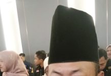 Kawuk, Si Kopiah 50 Cm :  Aktivis, Tukang Sembelih, Tukang Ngakak, Dan Calon Presiden Karang Taruna