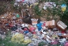 Tumpukan Sampah Cemari Jalur Lintas Selatan Menuju Pantai Dlodo