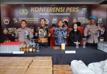 Polres Tulungagung Bongkar Jaringan Penjualan Miras COD Lewat Media Sosial