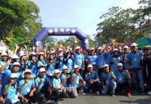 semarak HUT PGRI Ke-80 Dan Hari Guru Nasional, Belasan Ribu Guru Tulungagung Meriahkan Jalan Sehat Di Alun-Alun