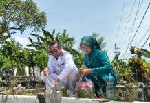 Dilantik Jadi Camat Pagerwojo, Wahyu Yuniarko Sampaikan Bakti Dan Doa Di Makam Sang Ayah