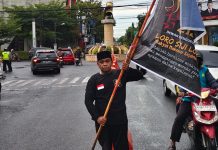 Hujan Tak Surutkan Kepedulian, Ribuan Takjil Dibagikan Dalam Aksi “Ramadhan Peduli Bersama” di Tulungagung