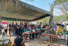 Ritual Sedekah Bumi Larung Sesaji Di Pantai Kedung Tumpang, Pemdes Pucanglaban Lestarikan Budaya Leluhur