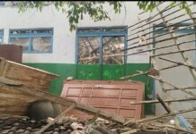 Ruang Kelas Roboh, Puluhan Siswa SDN 3 Wonorejo Belajar Di Tenda Darurat
